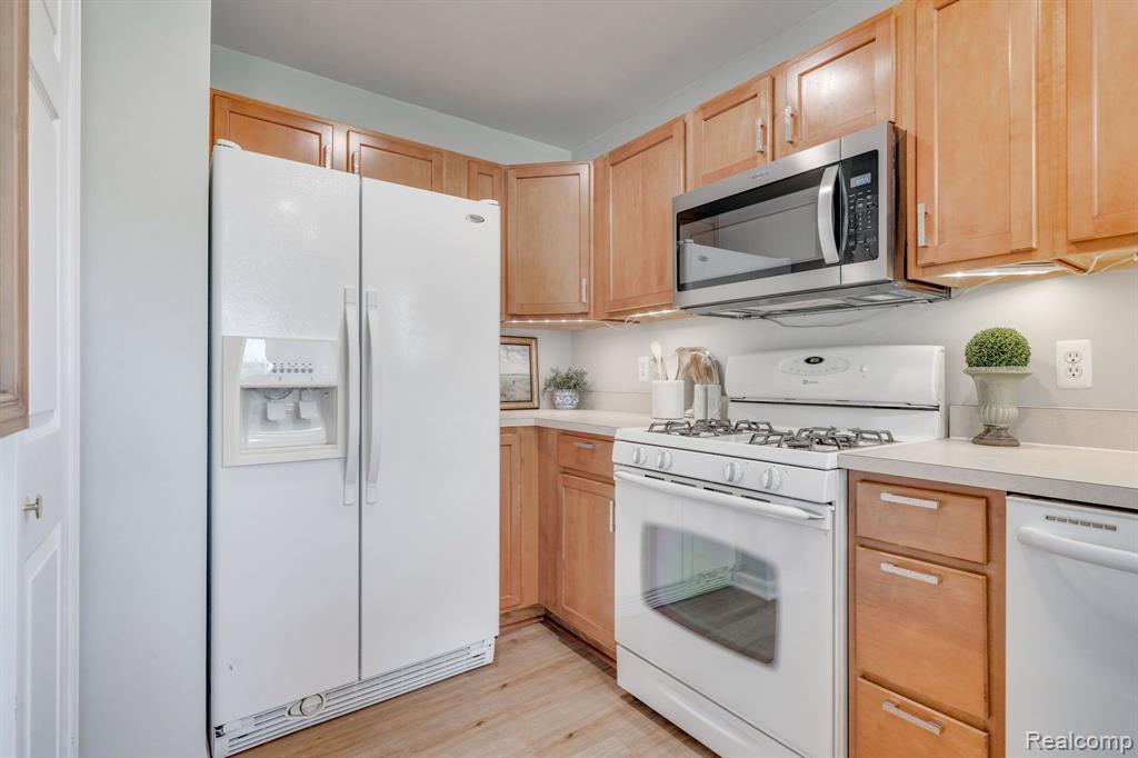 1770 SAVANNAH Lane, Ypsilanti, MI 48198 — Photo 11