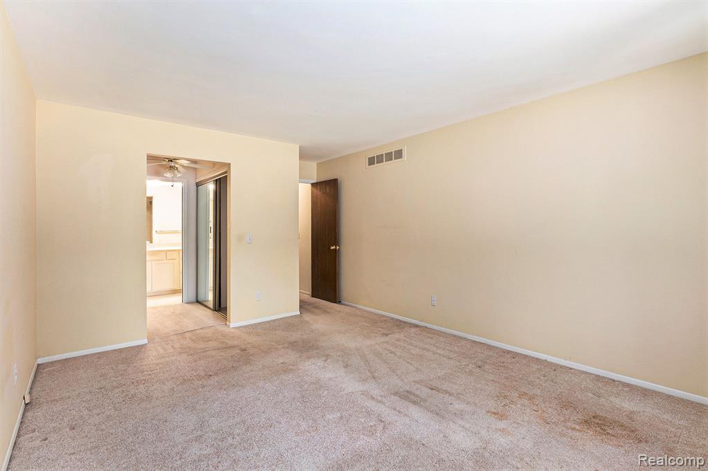 4659 Laurel Club Circle, 12, West Bloomfield, MI 48323 — Photo 12
