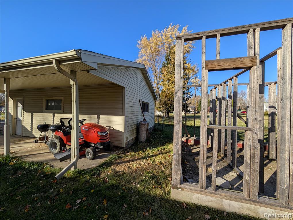 805 Oak Street, Lennon Vlg, MI 48449 — Photo 9
