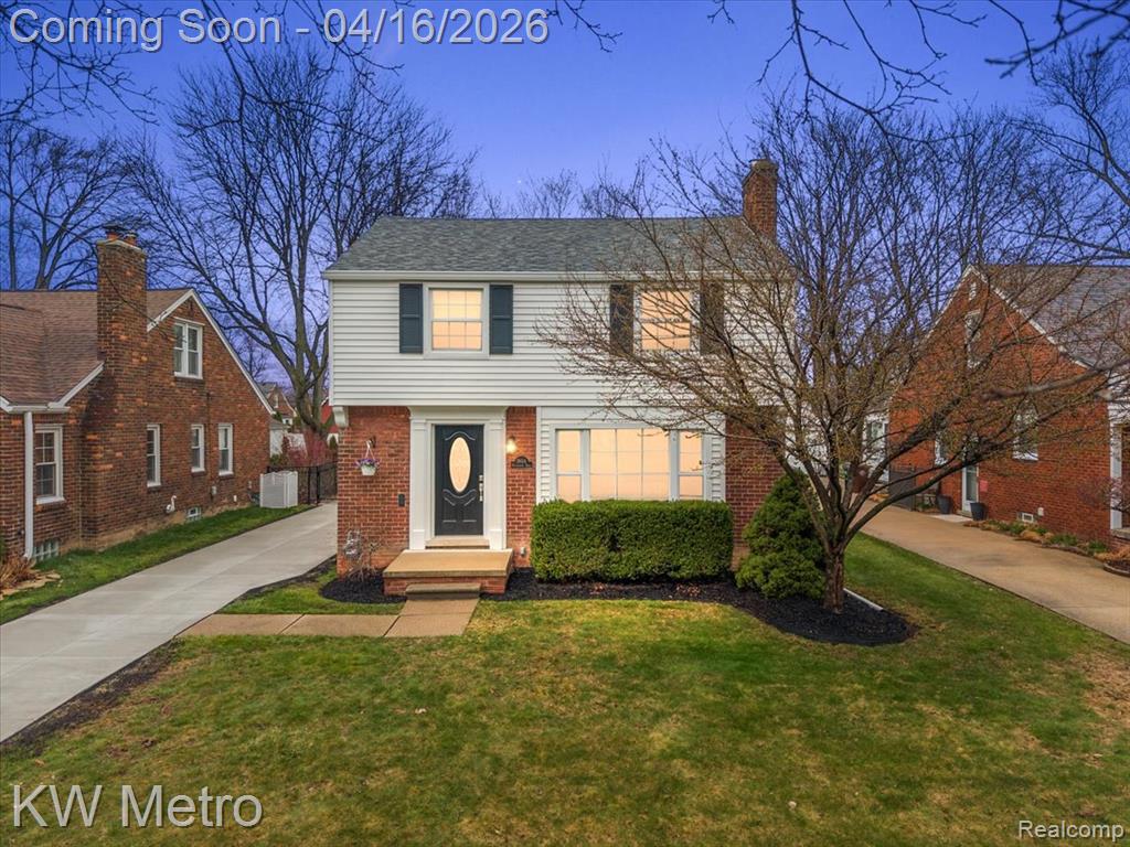 1904 Manchester Boulevard, Grosse Pointe Woods, MI 48236 — front exterior