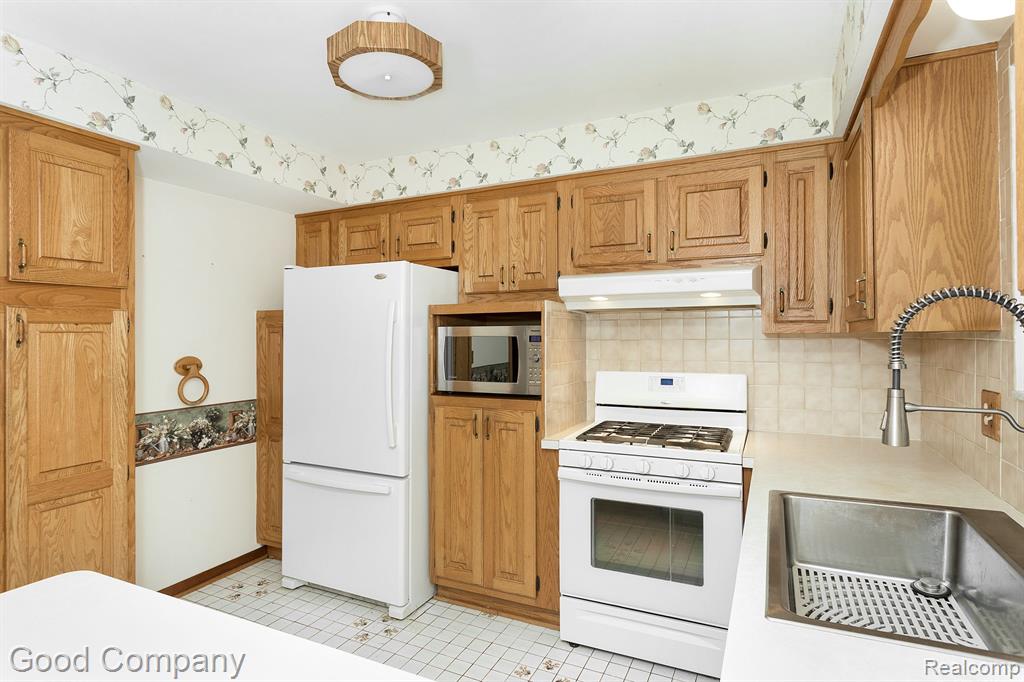 53258 BANCROFT Drive, Shelby Twp, MI 48316 — Photo 10