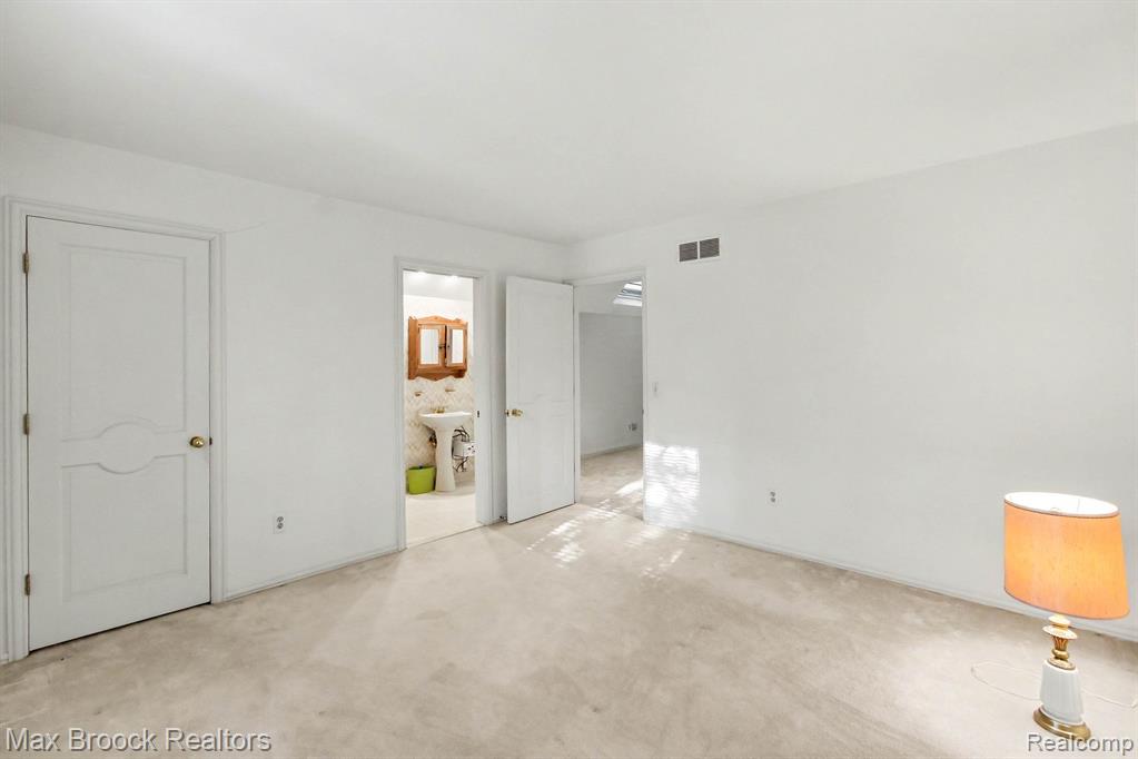 21850 Dover Court, Beverly Hills, MI 48025 — Photo 19