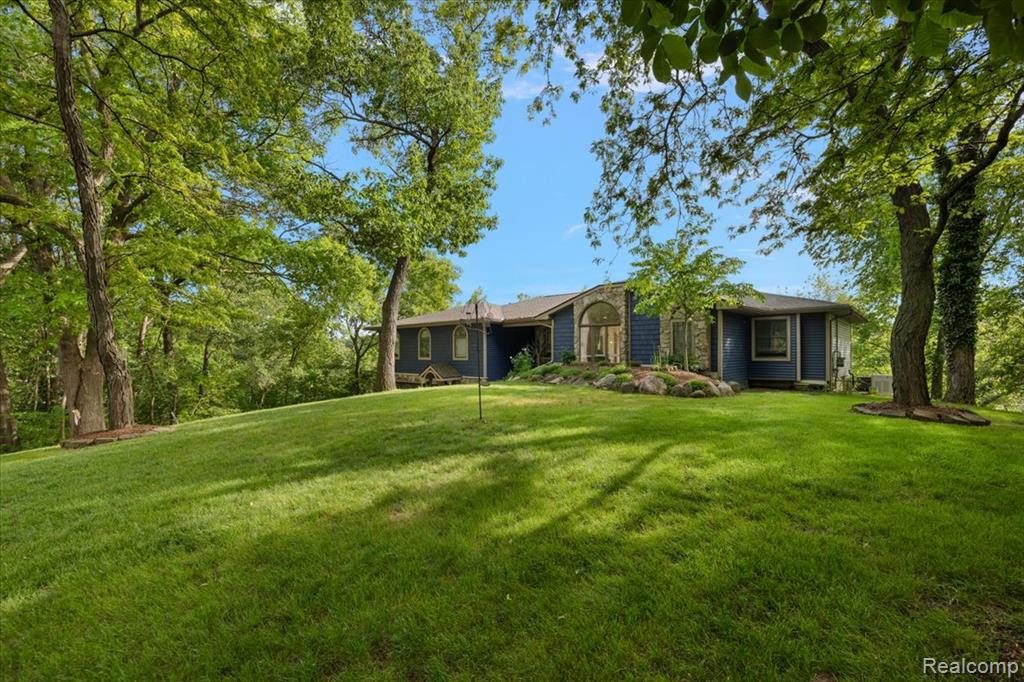 7291 Parkwood Drive, Fenton, MI 48430 — Photo 6