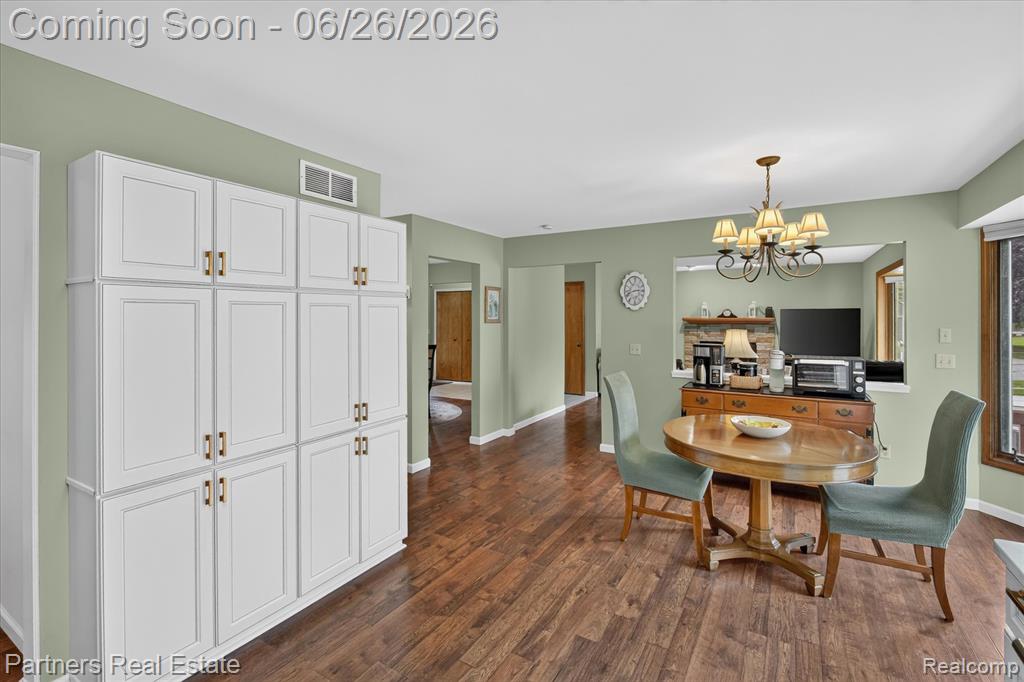 627 W Caledonia Street, Howell, MI 48843 — Photo 17