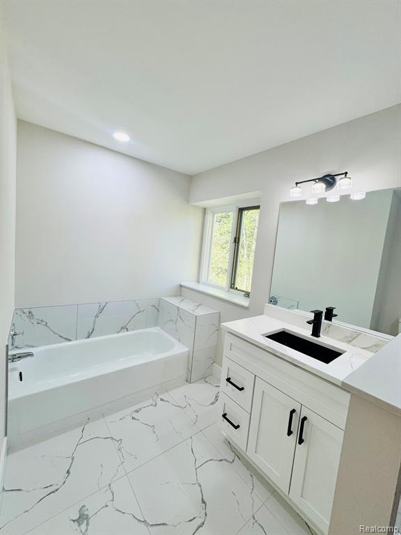 5616 Hillcrest Circle W, West Bloomfield, MI — Photo 21