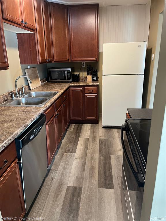1852 COLONIAL VILLAGE Way, 2, Waterford, MI 48328 — Photo 4
