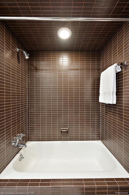 971 Stratford Lane, 22, Bloomfield Hills, MI 48304 — Photo 42