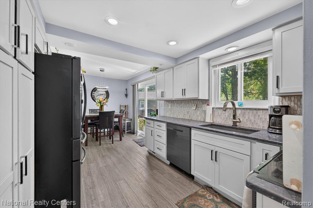 9472 Lakepointe Boulevard, Clay, MI 48001 — Photo 13