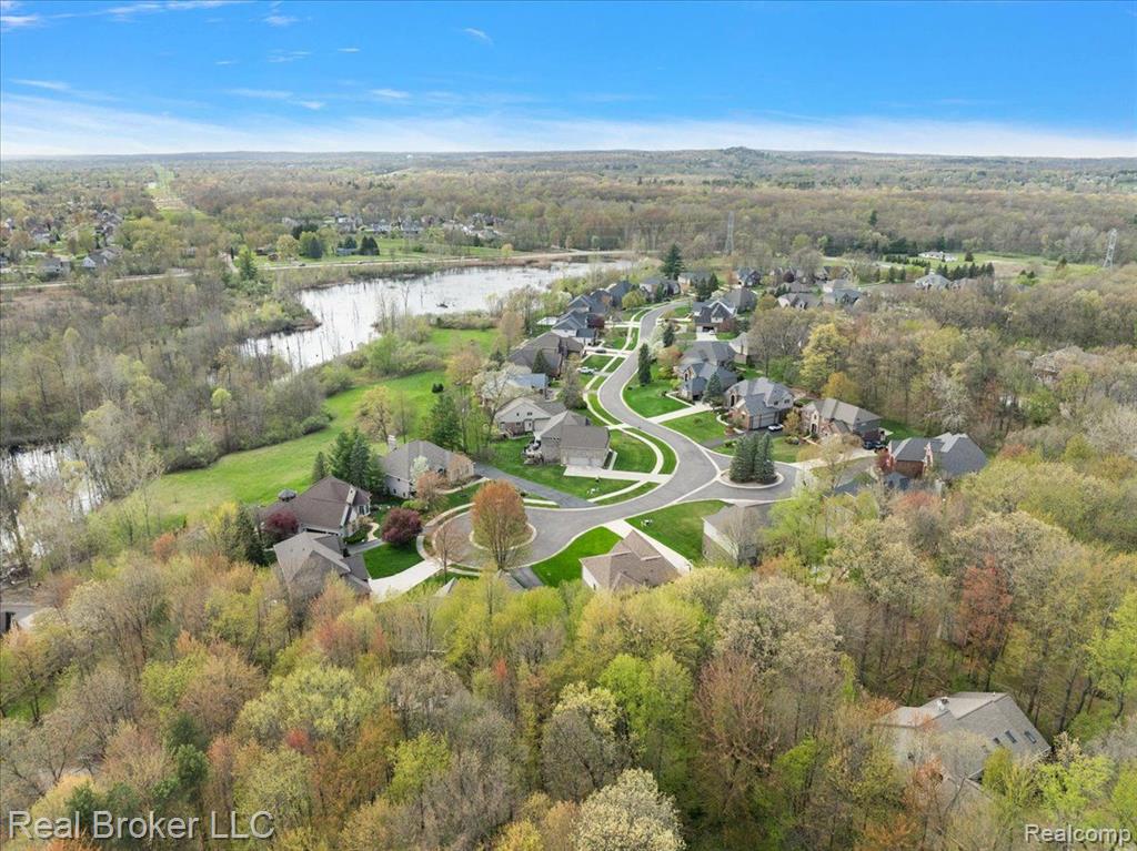5633 GOLF POINTE Drive, Clarkston, MI 48348 — Photo 14