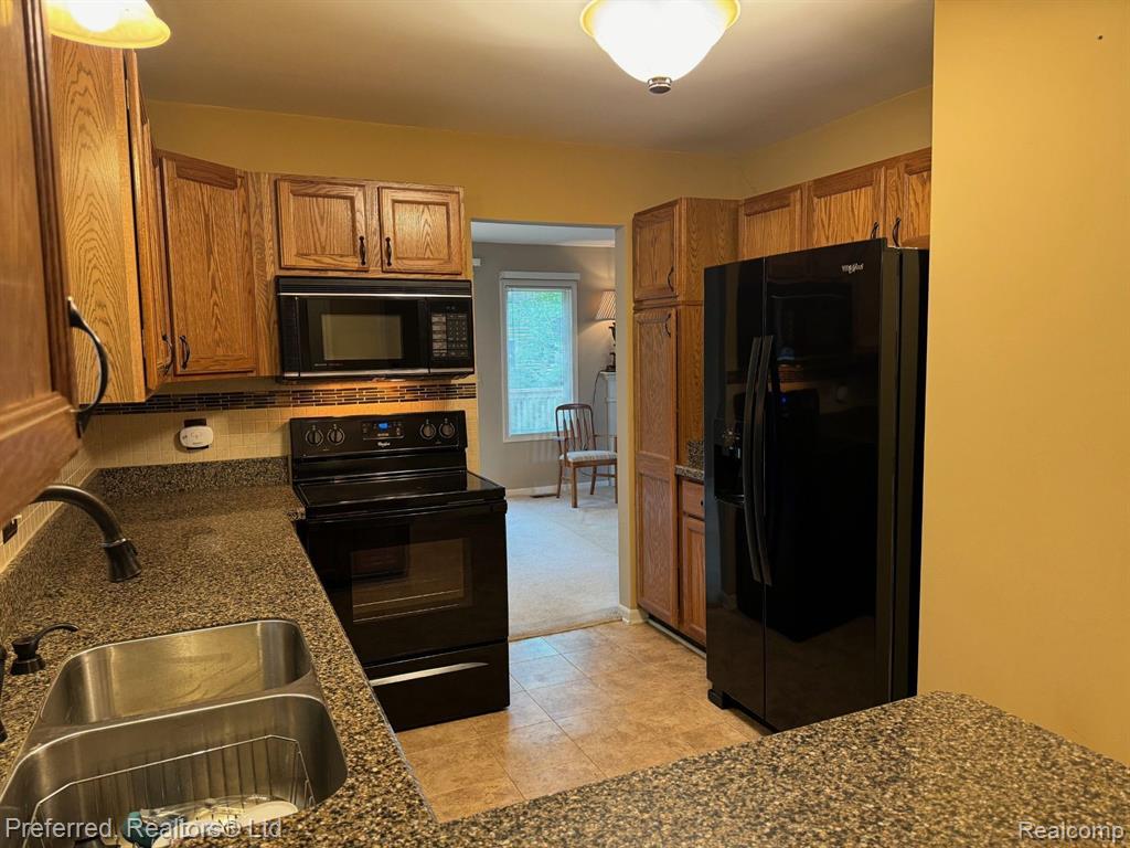 41946 SARATOGA Circle, Canton, MI 48187 — Photo 12