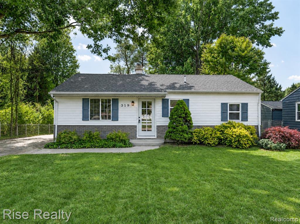 319 N Genesee Street, Montrose, MI 48457 — front exterior
