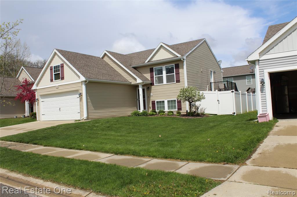 8662 Pinnebog River Drive, Fowlerville, MI 48836 — Photo 2