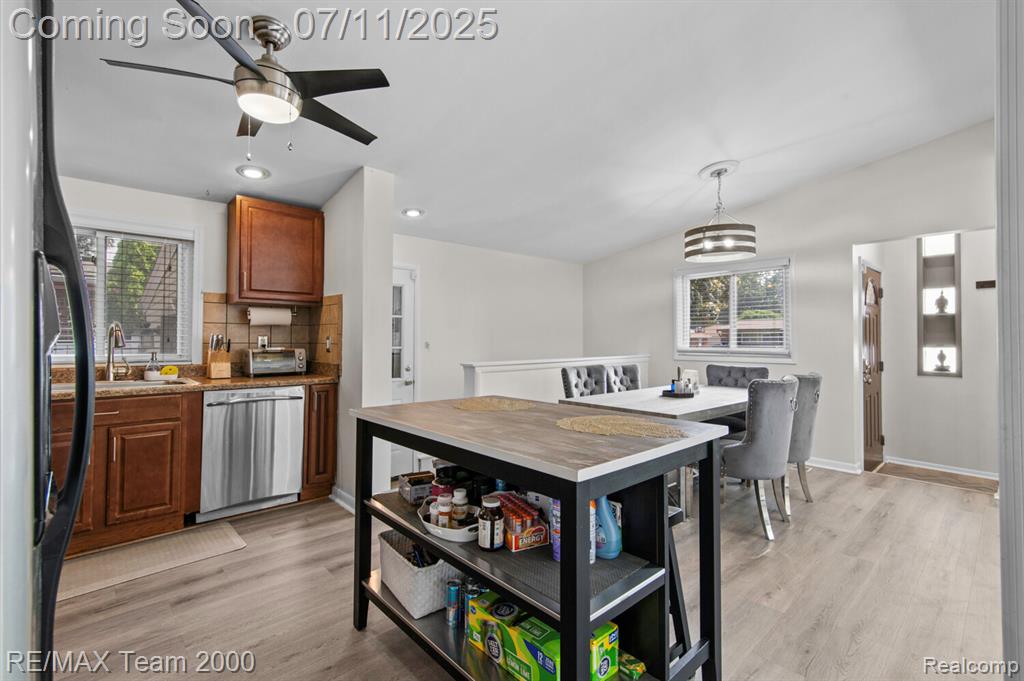 9756 Buckingham Avenue, Allen Park, MI 48101 — Photo 11