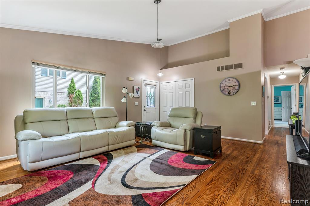1071 OLD LEAKE, Holly, MI 48442 — Photo 10
