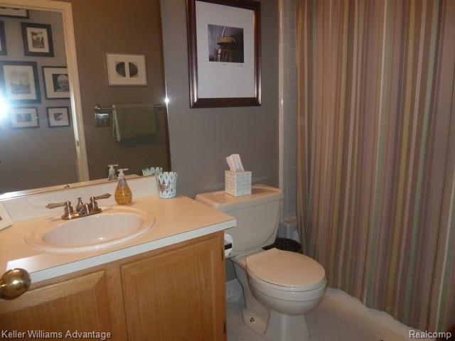 7016 Nottingham, West Bloomfield, MI — Photo 3