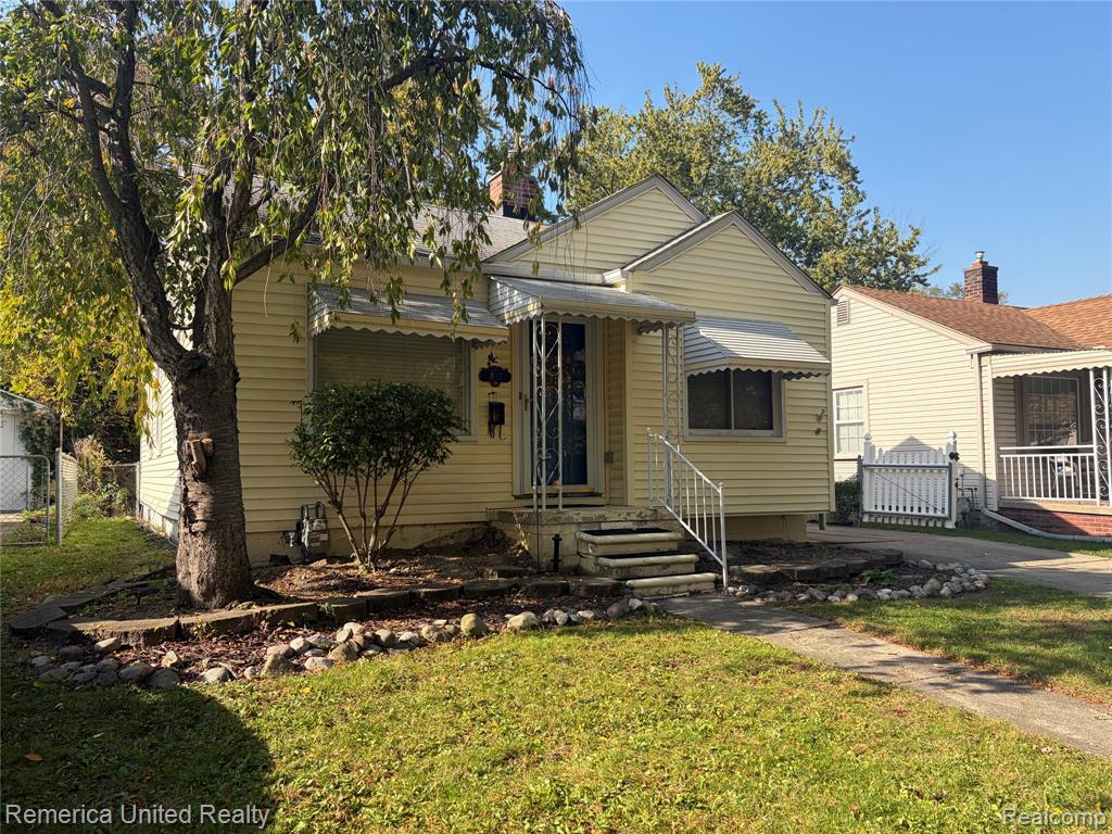 7457 N Silvery Lane, Dearborn Heights, MI 48127