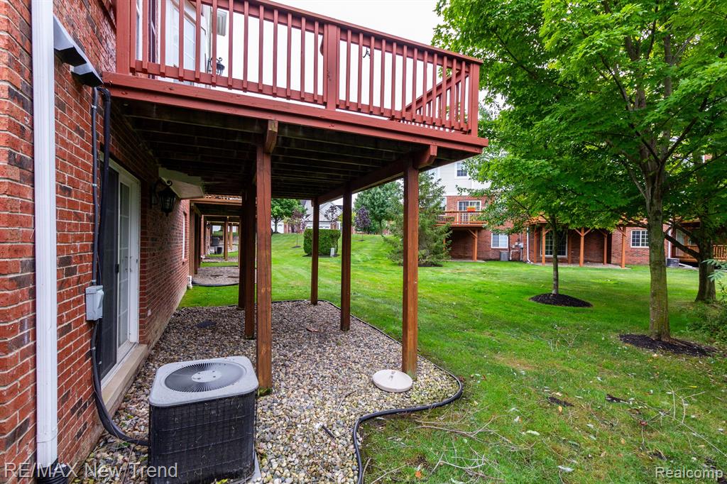 29319 DOUGLAS Drive, Novi, MI 48377 — Photo 32