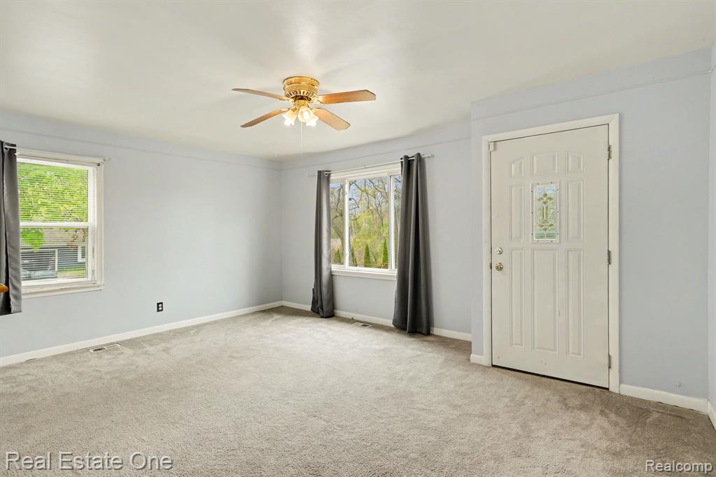 206 Steadfield Street, Commerce Twp, MI 48382 — Photo 5