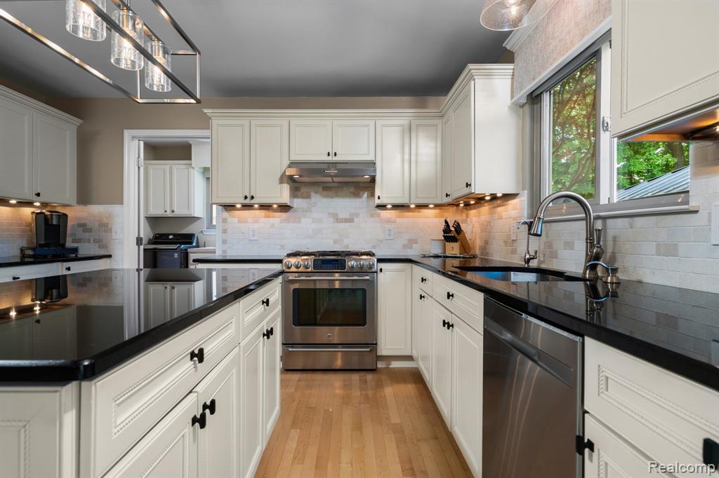 620 Olivia Drive, Milford, MI 48381 — Photo 28