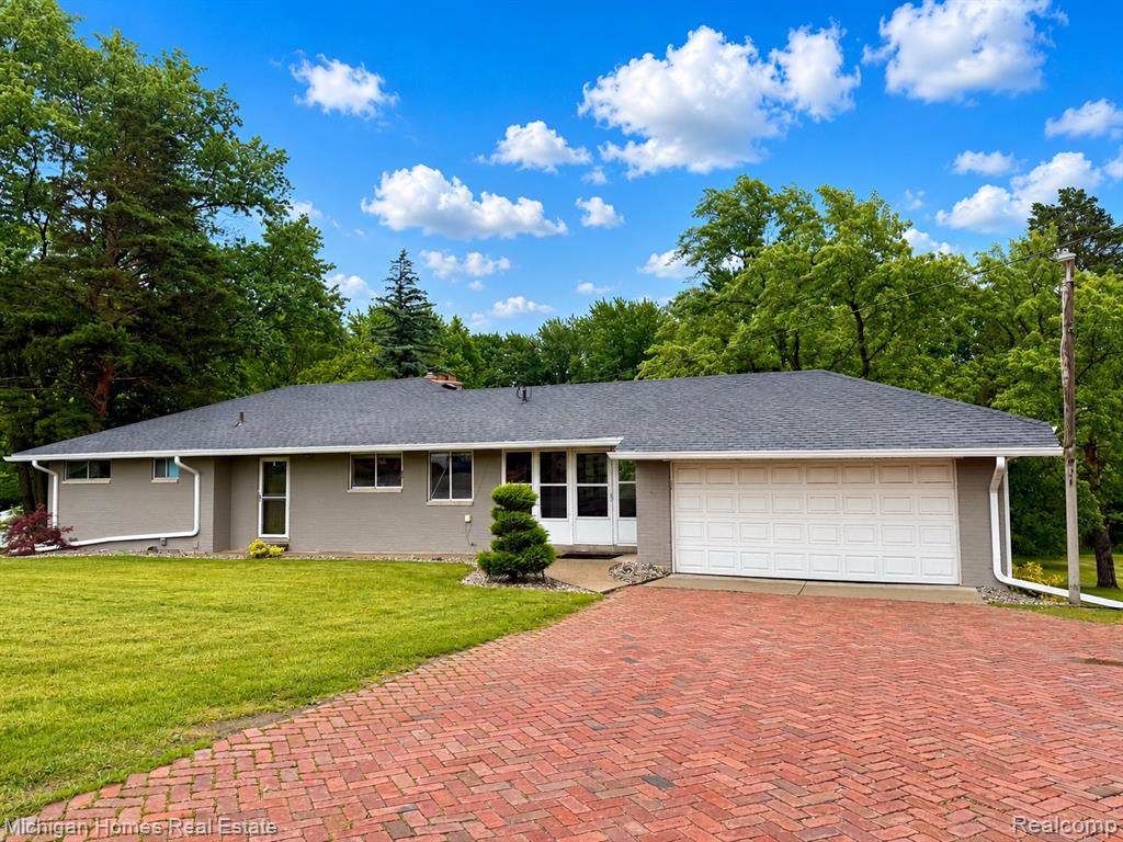 8089 N HOLLY Road, Grand Blanc, MI 48439