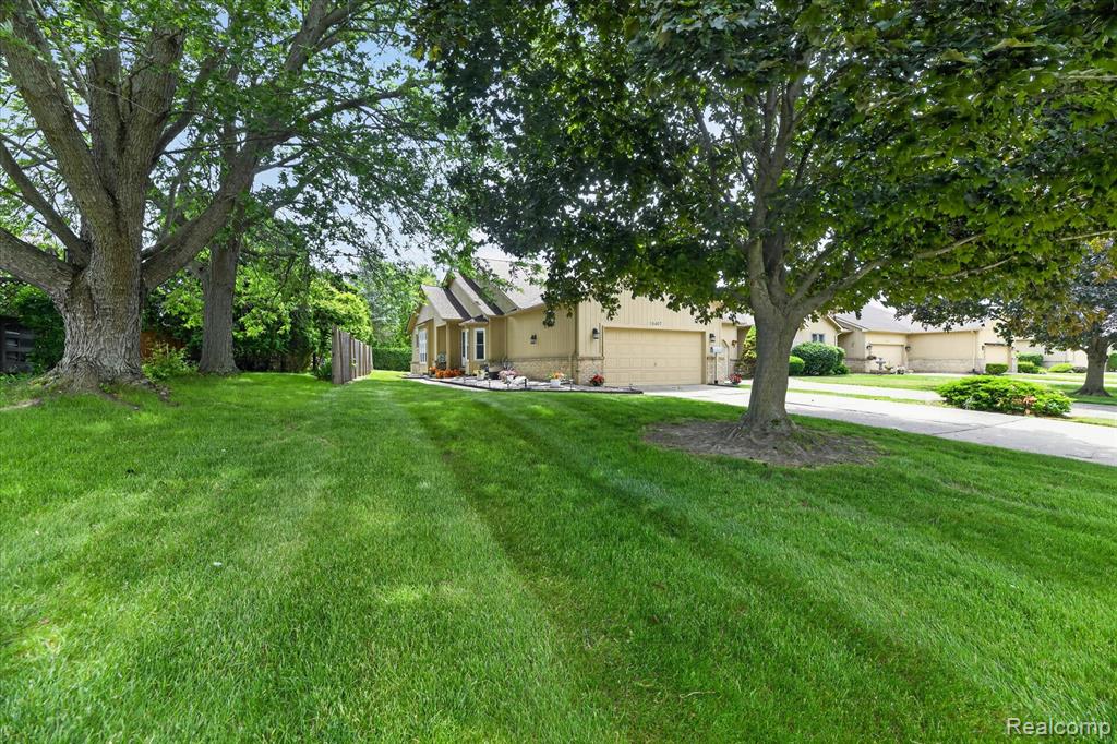 6407 Western Way, Flint, MI 48532 — Photo 2