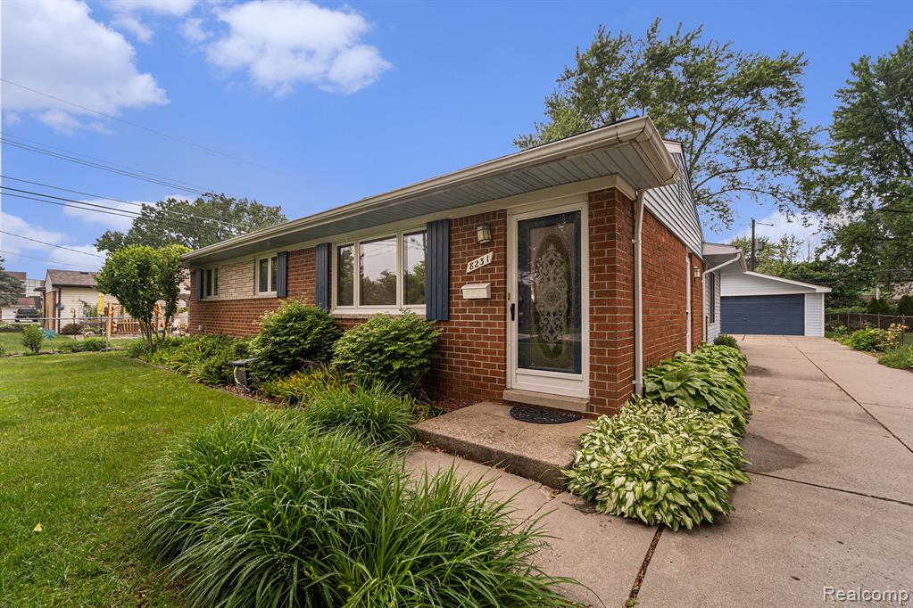 8231 Doncaster Drive, Sterling Heights, MI 48312 — Photo 3