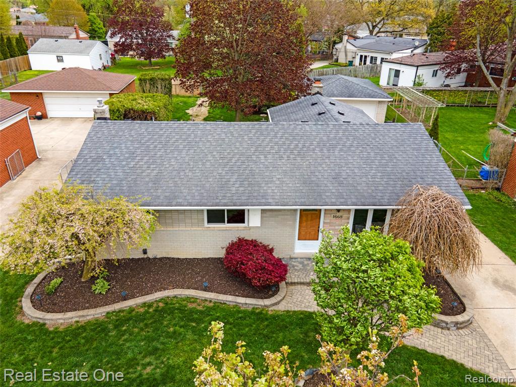 1668 Castleton Drive, Troy, MI 48083 — Photo 2