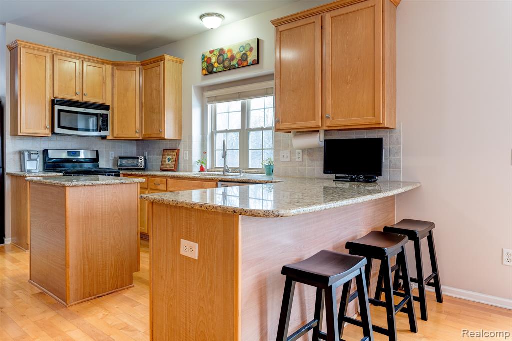 5933 WOODFIELD Parkway, Grand Blanc, MI 48439 — Photo 11