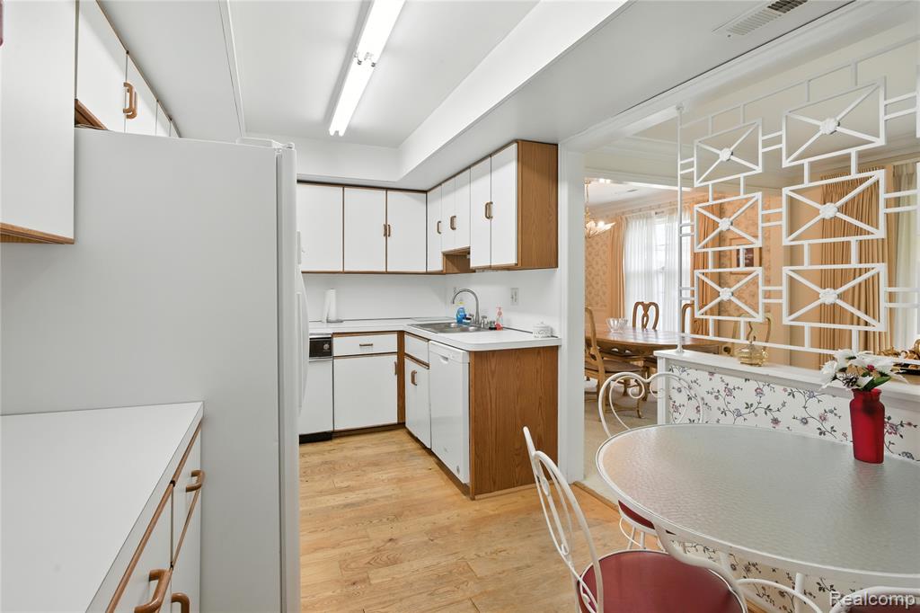 19710 W 13 Mile Road, 211, Beverly Hills, MI 48025 — Photo 22