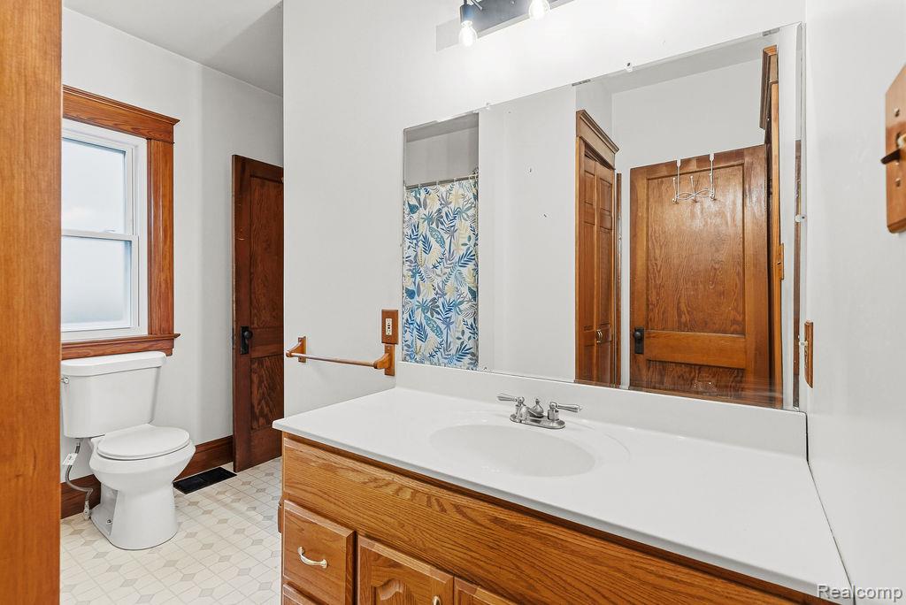 305 N Almont Avenue, Imlay City, MI 48444 — Photo 18