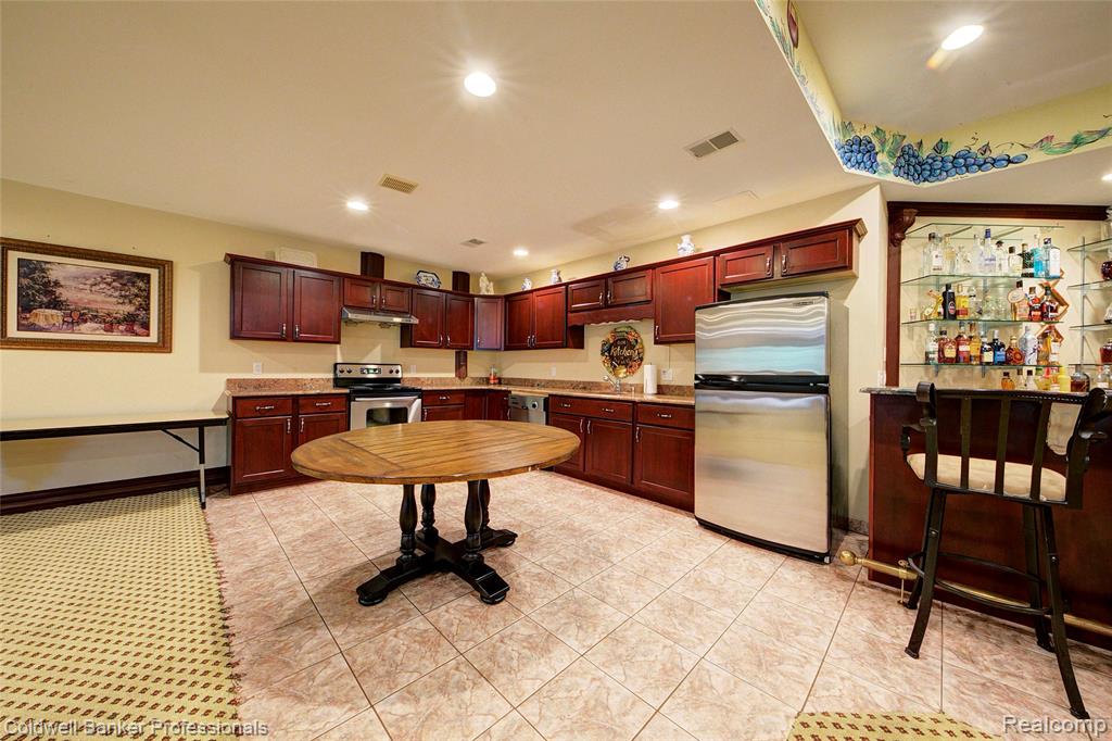 4546 Forest Edge Lane, West Bloomfield, MI 48323 — Photo 73