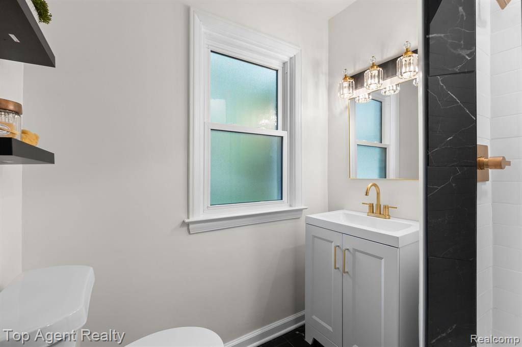 1894 Broadstone Road, Grosse Pointe Woods, MI 48236 — Photo 19