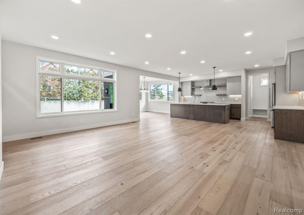 4304 MANDALAY Avenue, Royal Oak, MI 48073 — Photo 13