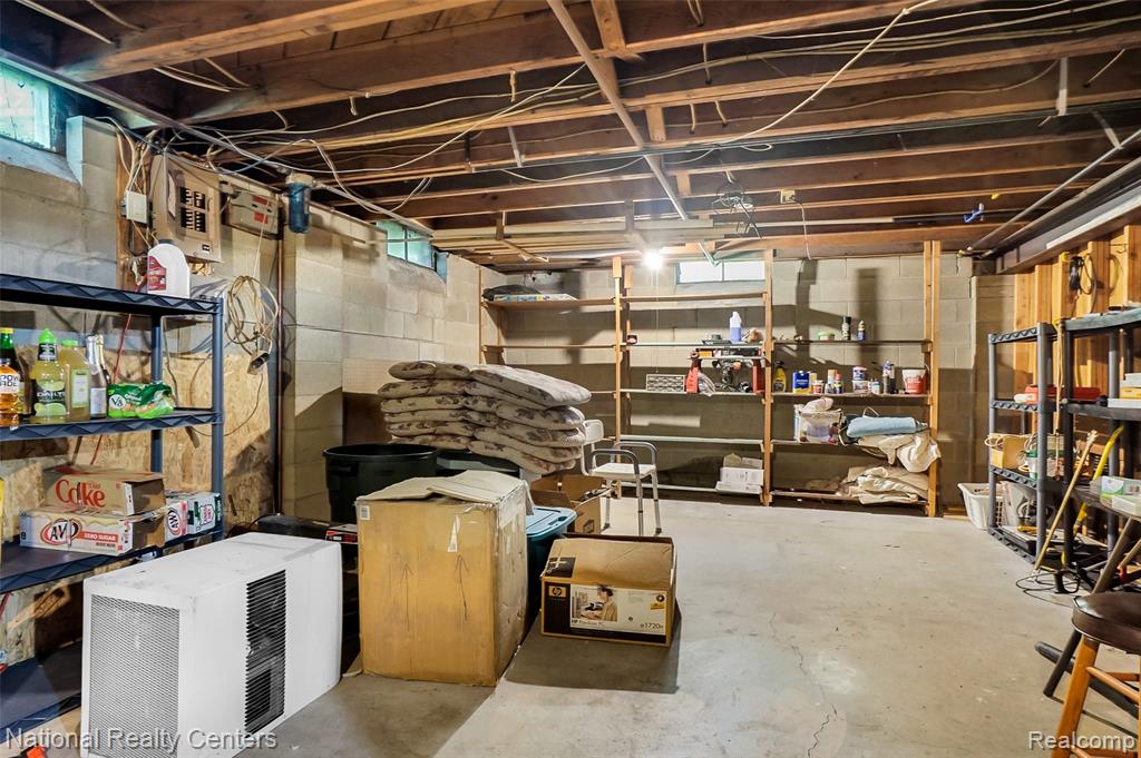 1521 Thread Valley, Holly, MI 48442 — Photo 42