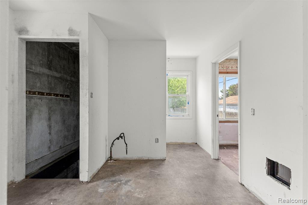 6025 Rosemont Avenue, Detroit, MI 48228 — Photo 11
