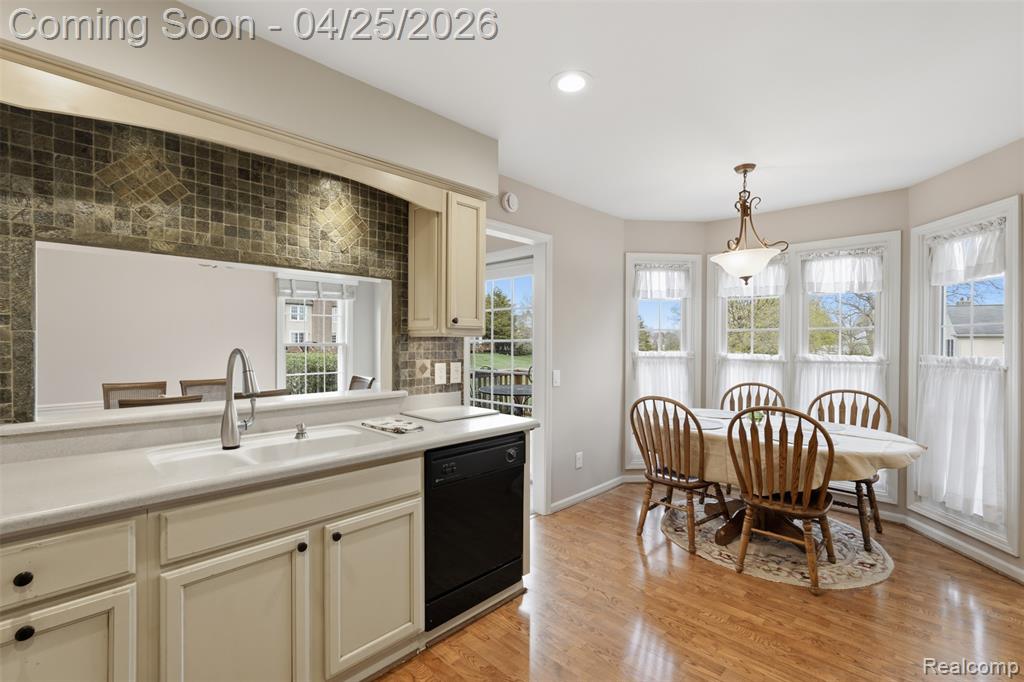 16318 Country Knoll Drive, Northville, MI 48168 — Photo 10
