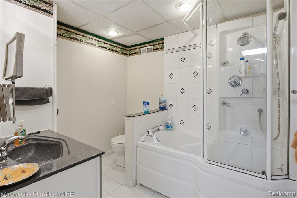 40556 Newport Drive, Plymouth, MI 48170 — Photo 20