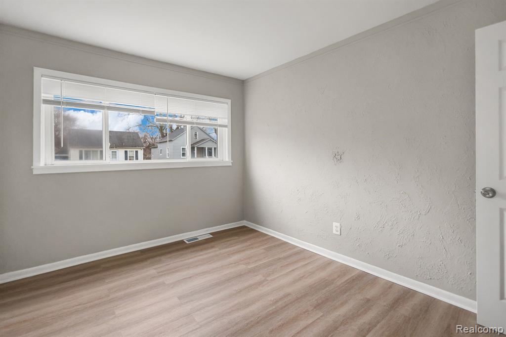 8499 MEADOW Avenue, Warren, MI 48089 — Photo 13