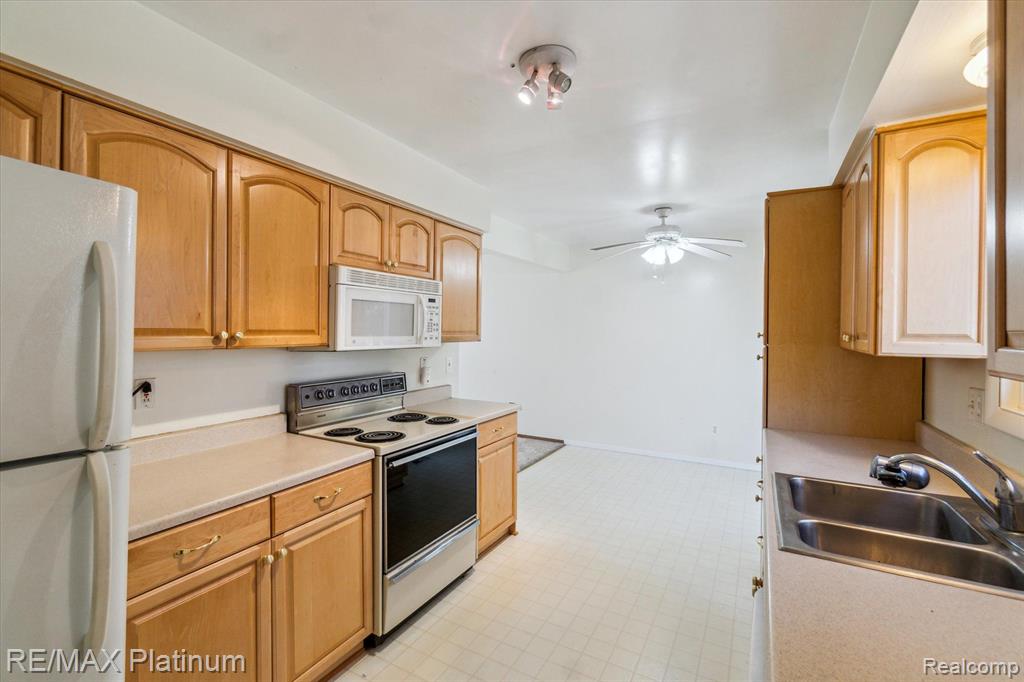 430 WILD OAK Lane, Perry, MI 48872 — Photo 21