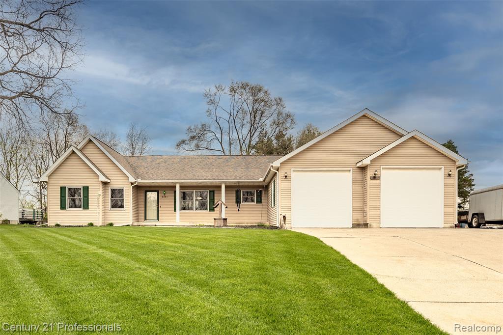 6591 Windiate Road, Waterford, MI 48329 — front exterior
