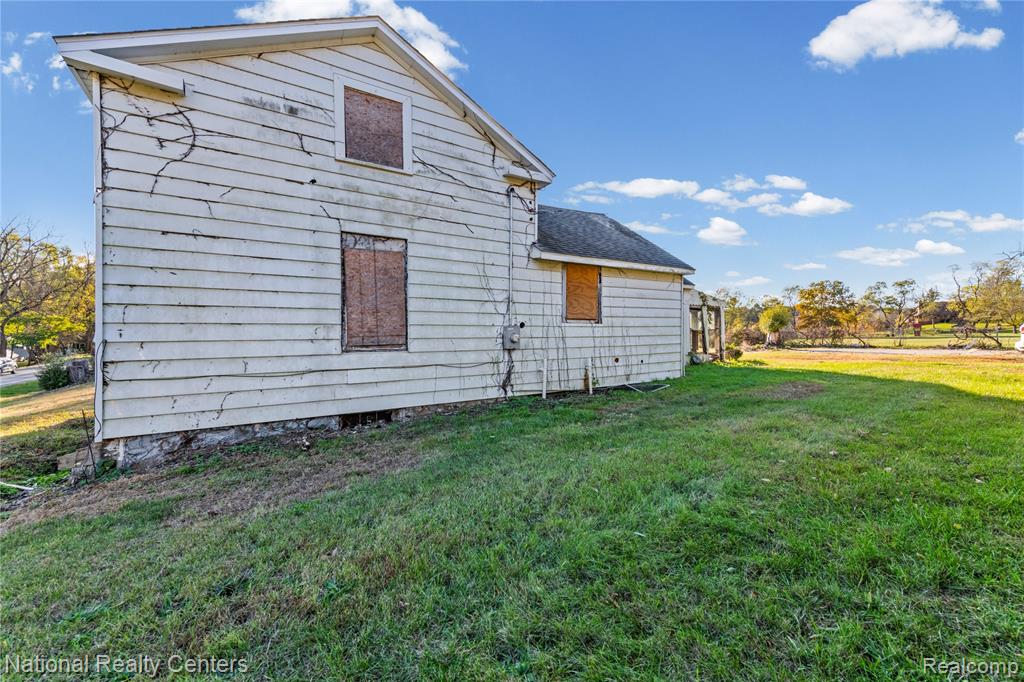 8292 Pettysville Road, Pinckney, MI 48169 — Photo 16