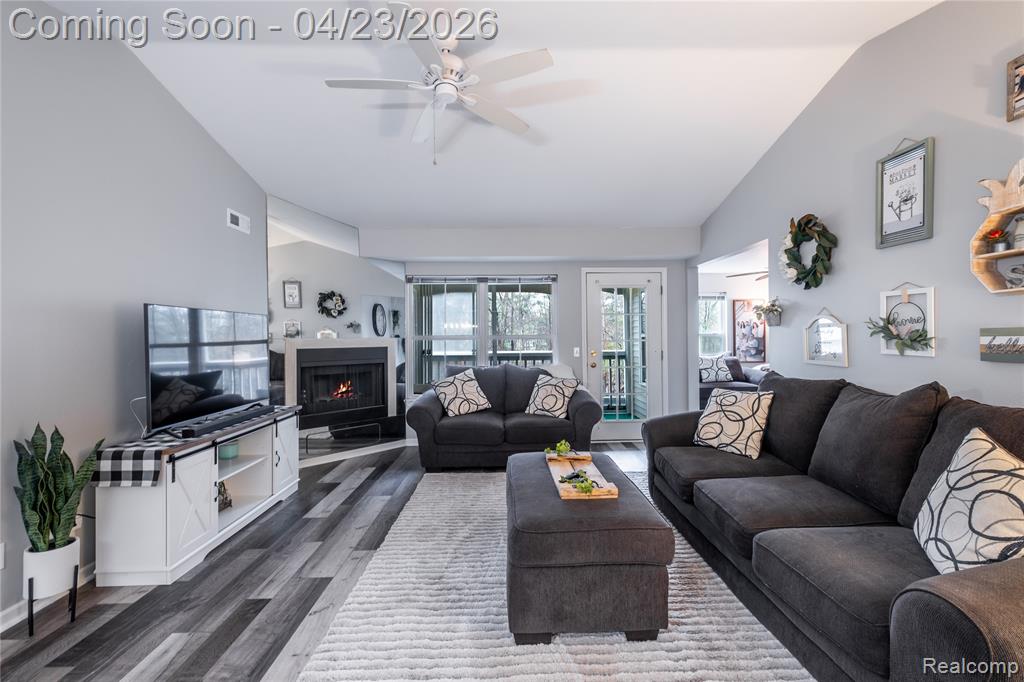 1221 Curzon Court, 203, Howell, MI 48843 — Photo 4