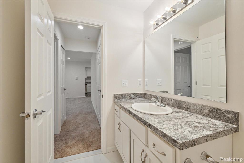 30535 W 14 MILE Road S, 16, Farmington Hills, MI 48334 — Photo 6