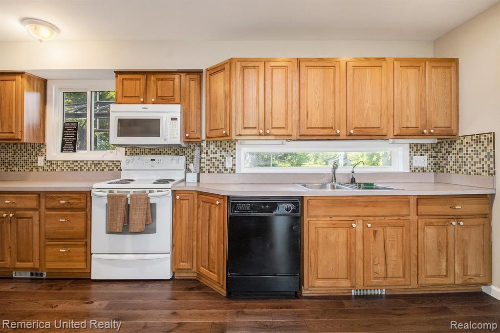 400 E SCHAFER Road, Pinckney, MI 48169 — Photo 13