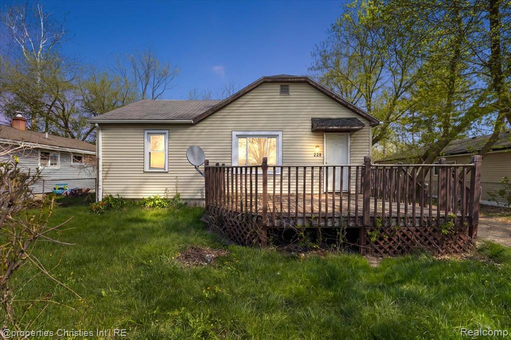 228 W Columbia Avenue, Pontiac, MI 48340 — front exterior