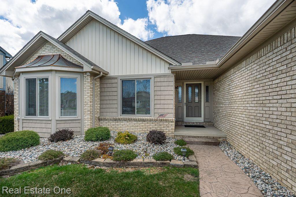 40323 FORDWICH Drive, Sterling Heights, MI 48310 — Photo 2