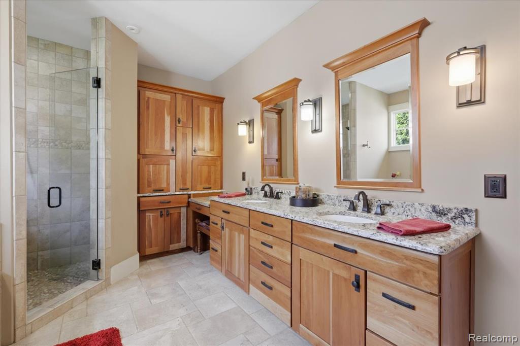 8665 Lakeview Boulevard, Clarkston, MI 48348 — Photo 31