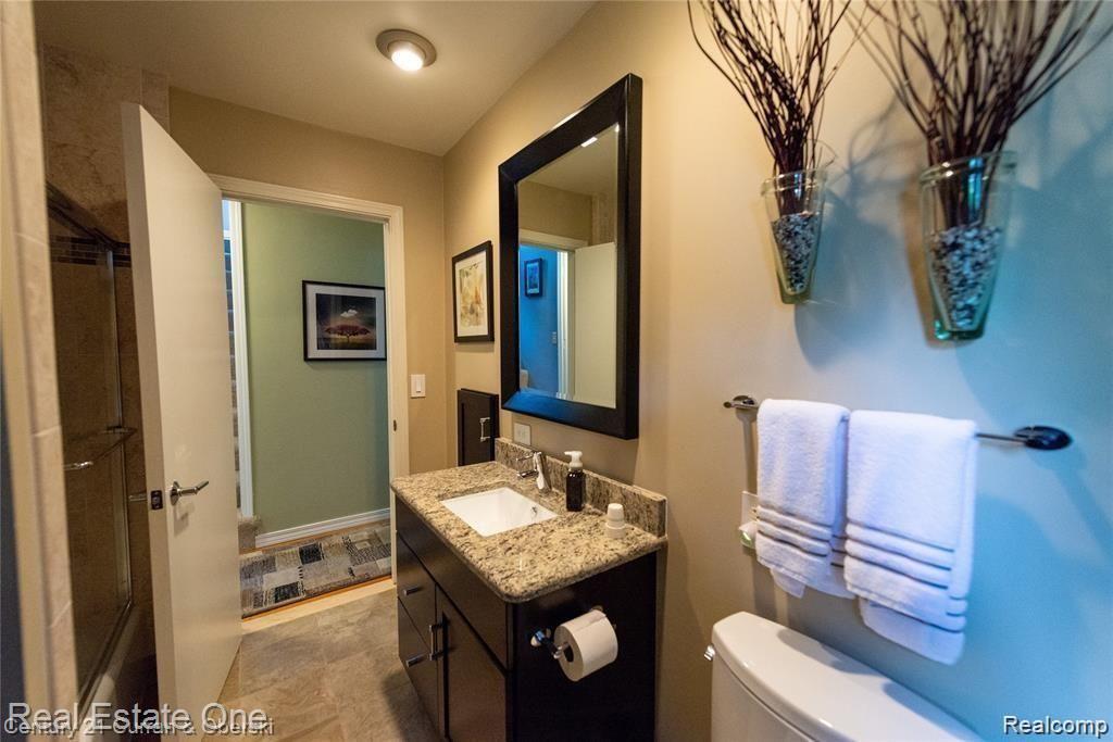 710 N VERMONT Avenue, Royal Oak, MI 48067 — Photo 18