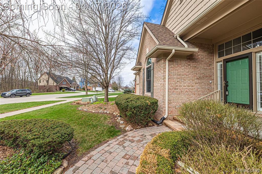 734 Lake Ridge Road, Rochester Hills, MI 48307 — Photo 45