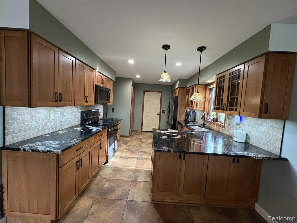9038 Twin Oaks Court, Flushing, MI 48433 — Photo 6